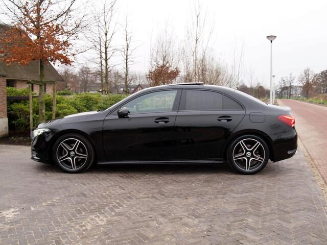 Mercedes-Benz A-KLASSE 200 Business Solution AMG | Schuifdak | Nightpakket | Camera | NL-Auto |