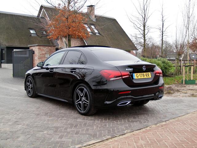 Mercedes-Benz A-KLASSE 200 Business Solution AMG | Schuifdak | Nightpakket | Camera | NL-Auto |
