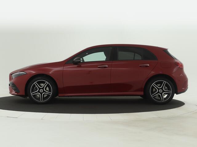 Mercedes-Benz A-KLASSE 250 e AMG Line | Premium Pack | Nightpakket | Draadloos oplaadsysteem voor Smartphone | Sfeerverlichting | Extra USB-poorten | Verwarmde stoelen vooraan | KEYLESS GO | Dodehoekassistent |