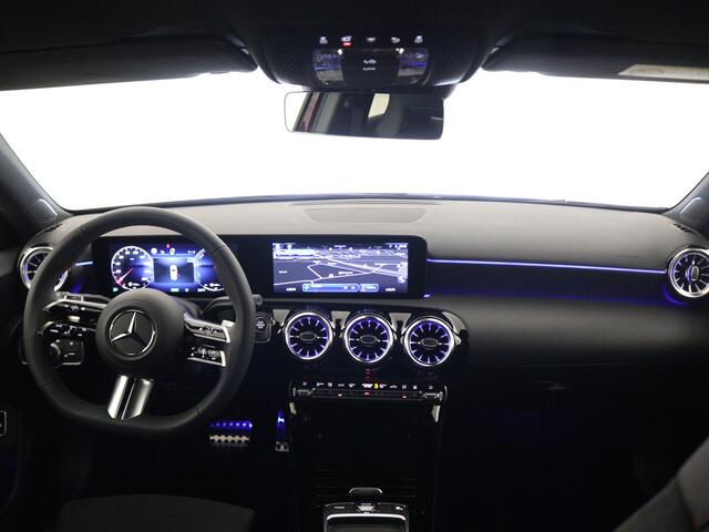 Mercedes-Benz A-KLASSE 250 e AMG Line | Premium Pack | Nightpakket | Draadloos oplaadsysteem voor Smartphone | Sfeerverlichting | Extra USB-poorten | Verwarmde stoelen vooraan | KEYLESS GO | Dodehoekassistent |