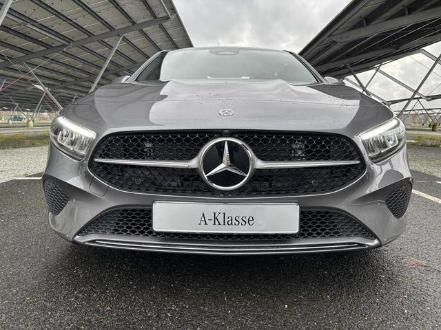 Mercedes-Benz A-KLASSE 180 Star Edition | Widescreen | Parkeercamera | Stoelverwarming | Apple carplay/Android auto | LED |