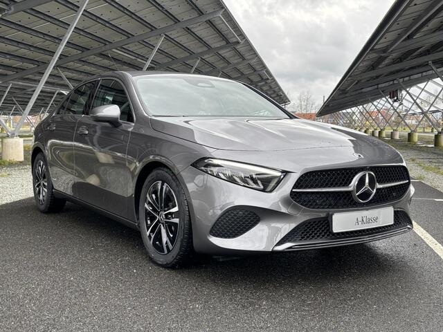 Mercedes-Benz A-KLASSE 180 Star Edition | Widescreen | Parkeercamera | Stoelverwarming | Apple carplay/Android auto | LED |