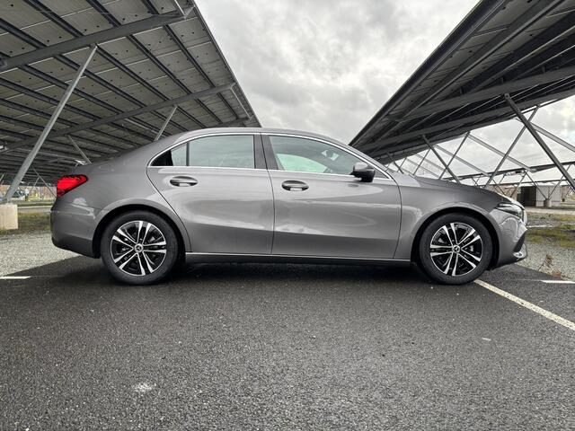 Mercedes-Benz A-KLASSE 180 Star Edition | Widescreen | Parkeercamera | Stoelverwarming | Apple carplay/Android auto | LED |