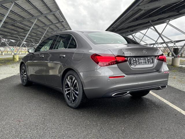 Mercedes-Benz A-KLASSE 180 Star Edition | Widescreen | Parkeercamera | Stoelverwarming | Apple carplay/Android auto | LED |