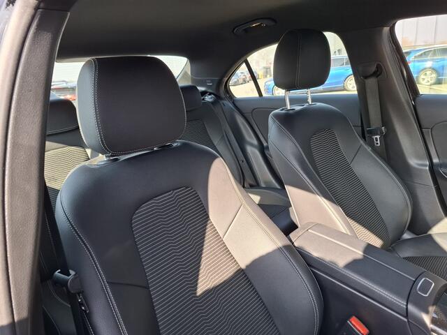 Mercedes-Benz A-KLASSE 250 e Plug in Hybrid PHEV | Widescreen Navi | Sfeerverlichting | Apple Carplay | Sportstoelen Verwarmd | Navigatie | DAB | Cruise Control |