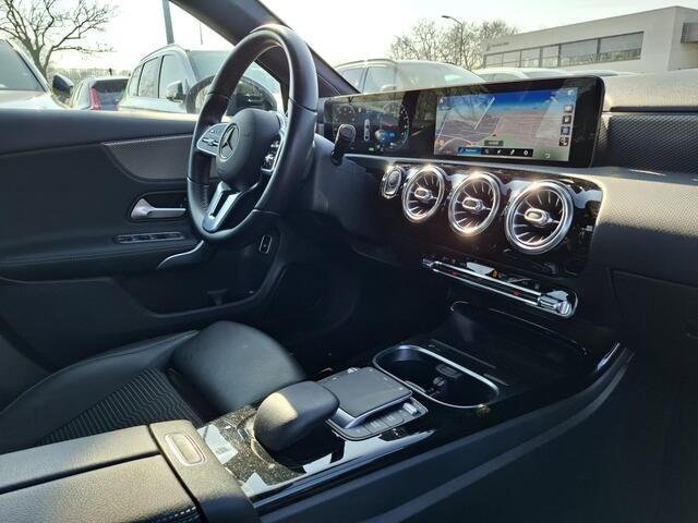 Mercedes-Benz A-KLASSE 250 e Plug in Hybrid PHEV | Widescreen Navi | Sfeerverlichting | Apple Carplay | Sportstoelen Verwarmd | Navigatie | DAB | Cruise Control |