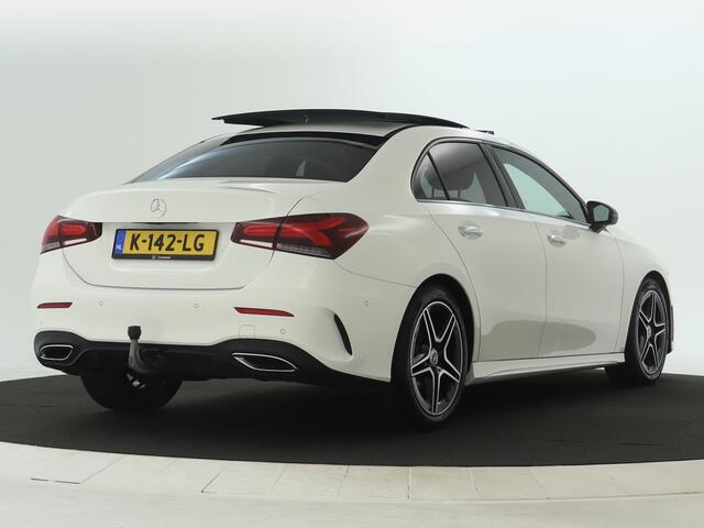Mercedes-Benz A-KLASSE 180 AMG Nightpakket | Panoramadak | Trekhaak | Memory | Keyless Go | Sfeerverlichting | Augmented Reality | Inclusief 24 maanden MB Certified garantie voor Europa.