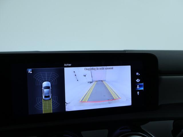 Mercedes-Benz A-KLASSE 180 AMG Nightpakket | Panoramadak | Trekhaak | Memory | Keyless Go | Sfeerverlichting | Augmented Reality | Inclusief 24 maanden MB Certified garantie voor Europa.