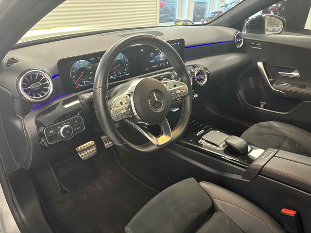 Mercedes-Benz A-KLASSE 180 AMG Line Panoramadak Sfeerverl. Keyless go etc etc
