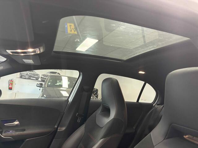 Mercedes-Benz A-KLASSE 180 AMG Line Panoramadak Sfeerverl. Keyless go etc etc