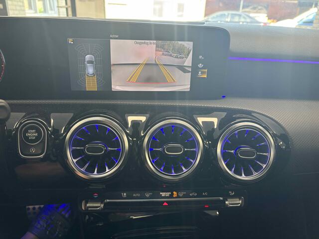 Mercedes-Benz A-KLASSE 180 AMG Line Panoramadak Sfeerverl. Keyless go etc etc
