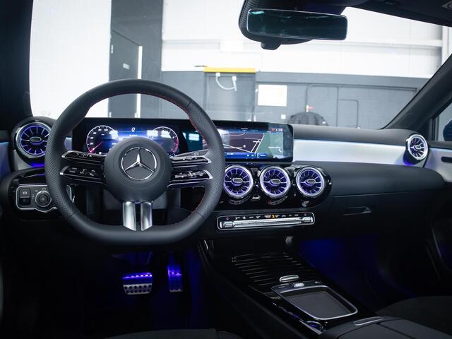 Mercedes-Benz A-KLASSE Limousine 180 AMG Line Mercedes-Benz A-klasse 180 AMG Line Panorama dak