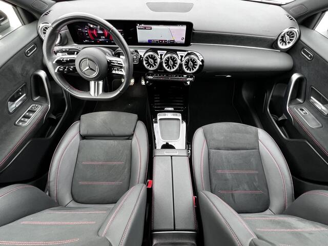 Mercedes-Benz A-KLASSE 200 AMG Line / Facelift / Elektr. Trekhaak 1.400kg / Adaptive Cruise Control / AMG Line / Stoelverwarming / Apple Carplay Android (Mercedes Me app) /