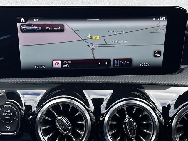 Mercedes-Benz A-KLASSE 200 AMG Line / Facelift / Elektr. Trekhaak 1.400kg / Adaptive Cruise Control / AMG Line / Stoelverwarming / Apple Carplay Android (Mercedes Me app) /