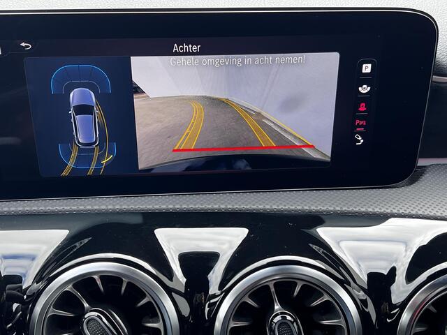 Mercedes-Benz A-KLASSE 200 AMG Line / Facelift / Elektr. Trekhaak 1.400kg / Adaptive Cruise Control / AMG Line / Stoelverwarming / Apple Carplay Android (Mercedes Me app) /