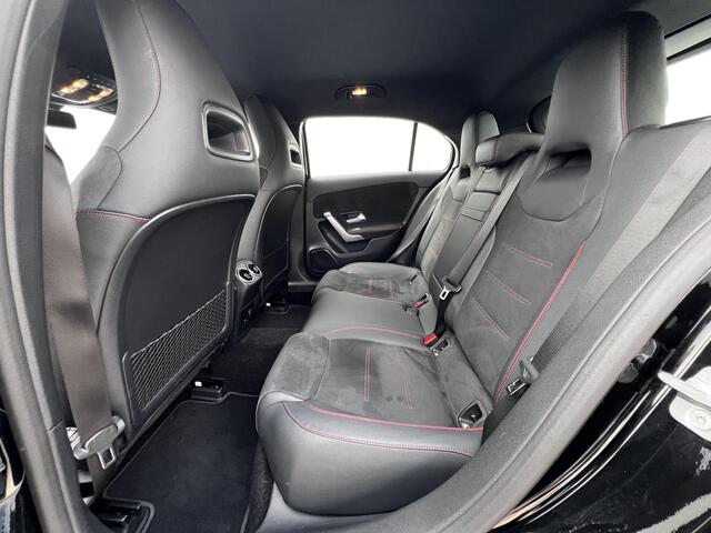 Mercedes-Benz A-KLASSE 200 AMG Line / Facelift / Elektr. Trekhaak 1.400kg / Adaptive Cruise Control / AMG Line / Stoelverwarming / Apple Carplay Android (Mercedes Me app) /