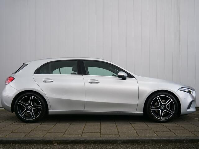 Mercedes-Benz A-KLASSE 200 164pk Business Solution Plus Upgrade Automaat Navigatie / 18 inch / Camera / Stoelverwarming