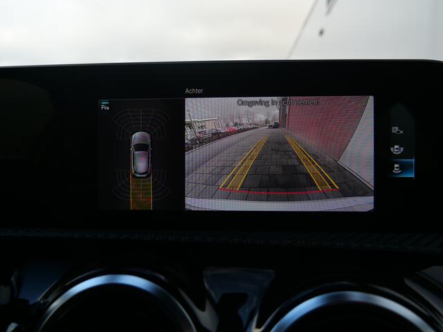 Mercedes-Benz A-KLASSE 200 164pk Business Solution Plus Upgrade Automaat Navigatie / 18 inch / Camera / Stoelverwarming