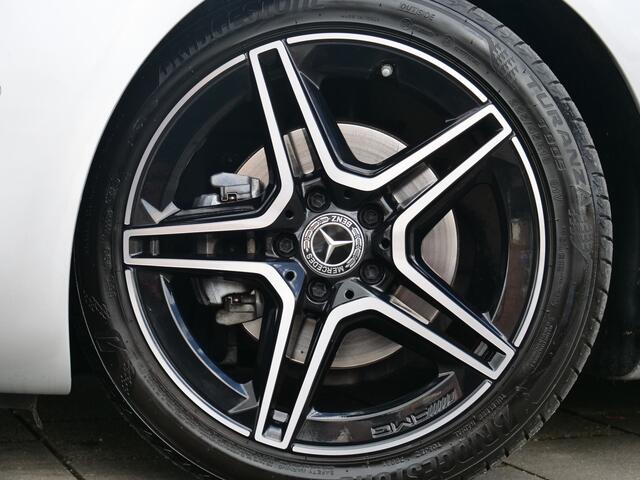 Mercedes-Benz A-KLASSE 200 164pk Business Solution Plus Upgrade Automaat Navigatie / 18 inch / Camera / Stoelverwarming