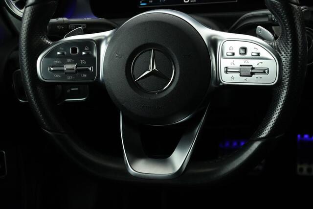 Mercedes-Benz A-KLASSE 250e AMG Night | Carplay | Stoelverwarming | Camera | Leder/Alcantara | Full LED | Sfeerverlichting | Park Assist | Navigatie