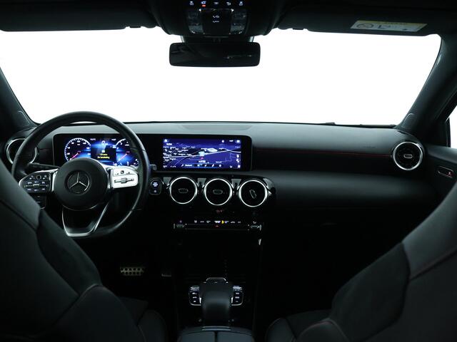 Mercedes-Benz A-KLASSE 180 AMG | AMG Line | Apple CarPlay | Licht- en zicht pakket | Achteruitrijcamera | Led koplampen | Inclusief 24 maanden MB Certified garantie voor Europa.
