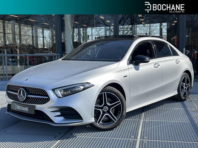 Mercedes-Benz A-KLASSE 250 e Business Solution AMG Limited | Panoramadak | Elektrisch verstelbare stoelen | Apple Carplay | Dodehoekassistent | Night Pakket