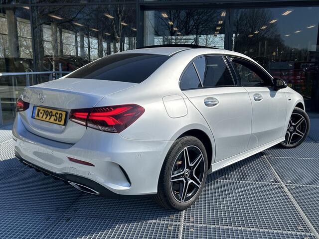 Mercedes-Benz A-KLASSE 250 e Business Solution AMG Limited | Panoramadak | Elektrisch verstelbare stoelen | Apple Carplay | Dodehoekassistent | Night Pakket