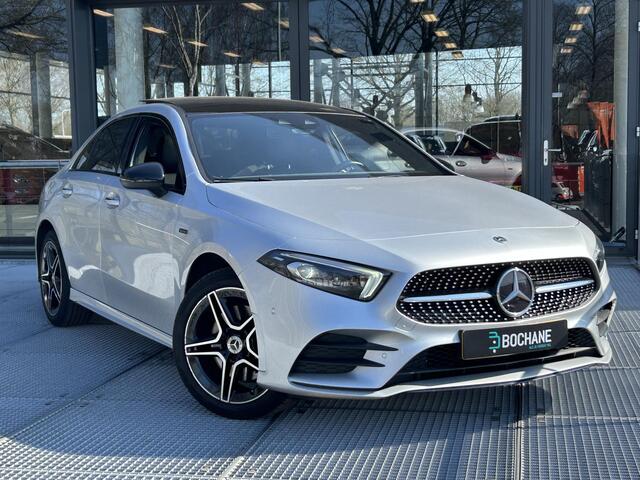Mercedes-Benz A-KLASSE 250 e Business Solution AMG Limited | Panoramadak | Elektrisch verstelbare stoelen | Apple Carplay | Dodehoekassistent | Night Pakket