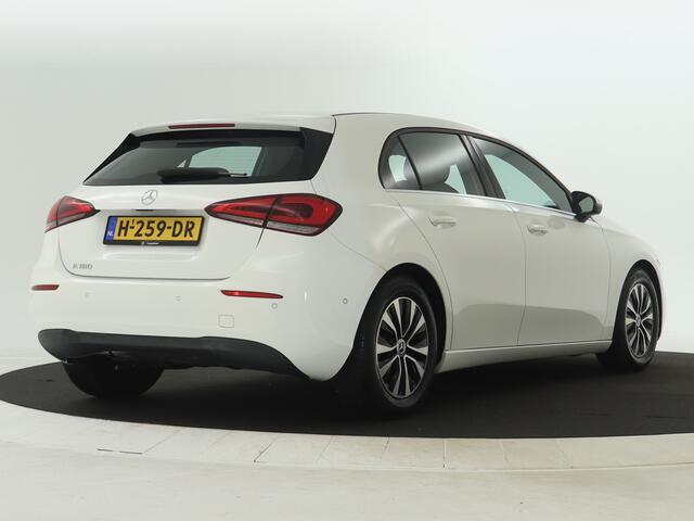 Mercedes-Benz A-KLASSE 180 Business Solution | Parkeerpakket met Camera | Stoelverwarming | Car Play | LED | Cruise Controle | Inclusief 24 maanden MB Certified garantie voor Europa.