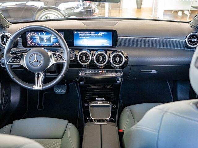 Mercedes-Benz A-KLASSE 250 e Progressive ** MULTIBEAM LED, PANORAMA, 18-inch LMV, CAMERA, WINTER ** ¤ 16.000,= onder NP - Ex MB-AG ** ** INFORMEER OOK NAAR ONZE AANTREKKELIJKE FINANCIAL-LEASE TARIEVEN **