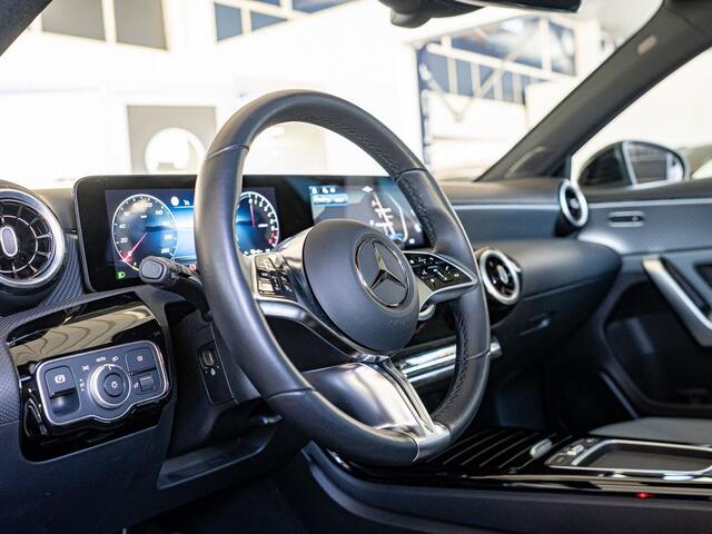 Mercedes-Benz A-KLASSE 250 e Progressive ** MULTIBEAM LED, PANORAMA, 18-inch LMV, CAMERA, WINTER ** ¤ 16.000,= onder NP - Ex MB-AG ** ** INFORMEER OOK NAAR ONZE AANTREKKELIJKE FINANCIAL-LEASE TARIEVEN **