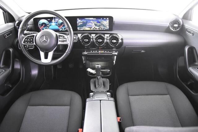Mercedes-Benz A-KLASSE 180 Business Solution*1ste Eigenaar*Navigatie*Stoelverwarming*Parkassist