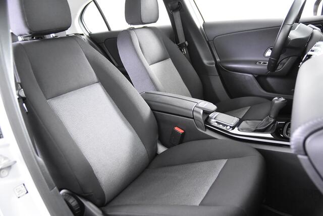 Mercedes-Benz A-KLASSE 180 Business Solution*1ste Eigenaar*Navigatie*Stoelverwarming*Parkassist
