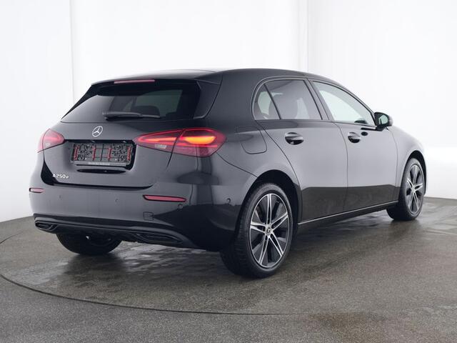 Mercedes-Benz A-KLASSE 250 e Face Lift Plug-In Hybride Progressive Line Advanced | Night-Pakket | Burmester® Surround-Soundsystem | Ledkoplampen. Inclusief 24 maanden MB Certified garantie voor Europa.