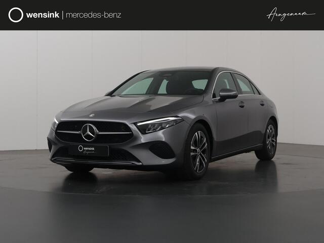 Mercedes-Benz A-KLASSE Limousine 180 Star Edition | Lederlook Bekleding | Achteruitrijcamera | Cruise Control | Digitaal Display | Metallic |