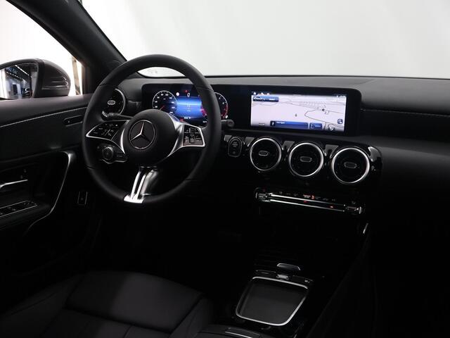 Mercedes-Benz A-KLASSE Limousine 180 Star Edition | Lederlook Bekleding | Achteruitrijcamera | Cruise Control | Digitaal Display | Metallic |