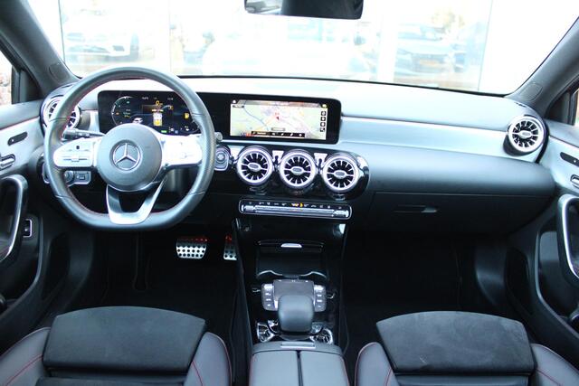 Mercedes-Benz A-KLASSE 250 e 218PK BUSINESS SOLUTION AMG LIMITED | PANORAMISCH SCHUIF/KANTEL DAK | SFEER VERLICHTING | ELEKTRISCH BEDIENBARE VOORSTOELEN MET GEHEUGENFUNCTIE | MULTIBEAM LED KOPLAMPEN | KEYLESS ENTRY/START | APPLE CARPLAY/ANDROID AUTO | NAVIGATIE | ACHTERUITRIJ C
