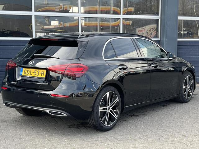 Mercedes-Benz A-KLASSE 180 Star Edition Luxury Line | Panoramadak | Apple CarPlay | Android Auto | Sfeerverlichting | Stoelverwarming | Achteruitrijcamera | Parkeersensoren | Elektrisch Inklapbare Buitenspiegels | Showmodel