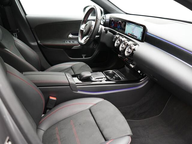 Mercedes-Benz A-KLASSE 250 e AMG Night Plug in Hybrid 218pk PHEV | Alcantara Sportstoelen | Widescreen Navi | Sfeerverlichting | Navigatie | Apple Carplay | Camera | DAB | Stoelverwarming |