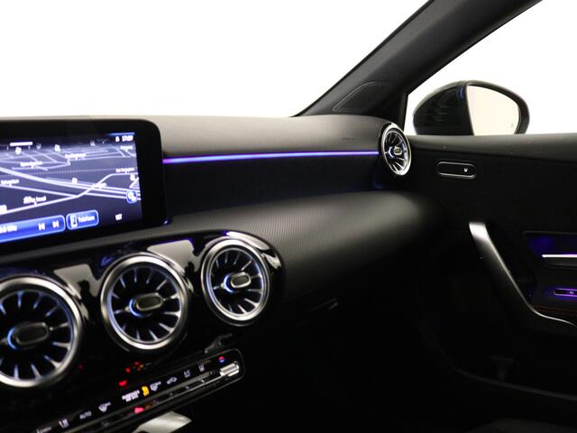 Mercedes-Benz A-KLASSE 250 e AMG Line | Premium Pack | Rijassistentiepakket | Nightpakket | KEYLESS GO-comfortpakket | Extra USB-poorten | Sfeerverlichting | MBUX augmented reality voor navigatie |