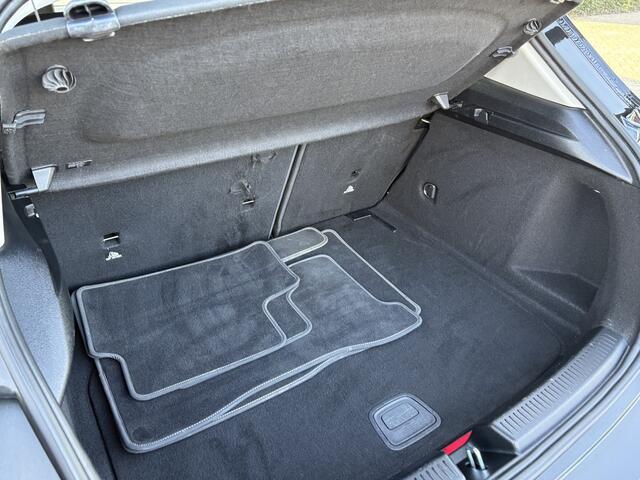 Mercedes-Benz A-KLASSE 180 Business Solution Navi | Camamera | Stoelverwarming | Cr. Control | Climate Control
