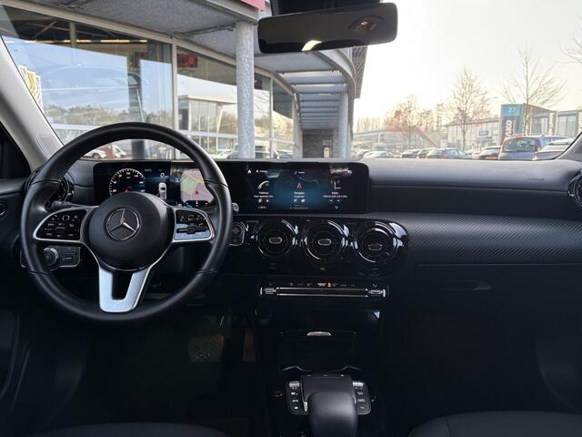 Mercedes-Benz A-KLASSE 180 Business Solution Navi | Camamera | Stoelverwarming | Cr. Control | Climate Control