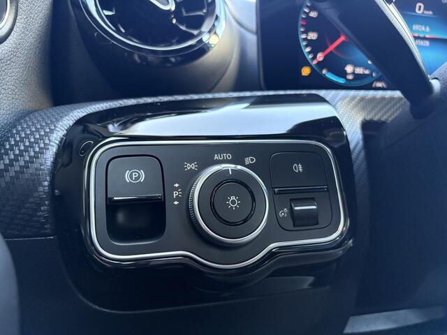 Mercedes-Benz A-KLASSE 180 Business Solution Navi | Camamera | Stoelverwarming | Cr. Control | Climate Control