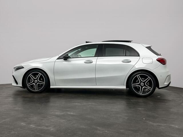 Mercedes-Benz A-KLASSE 200 AMG Premium Pano ACC Sfeer Camera