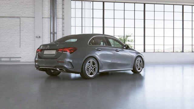 Mercedes-Benz A-KLASSE 200 Launch Edition | AMG | Panoramadak | 360 graden camera | Sfeerverlichtiing | Stoelverwarming |