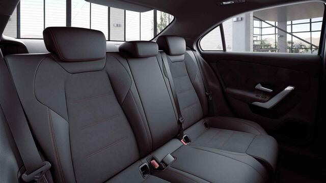 Mercedes-Benz A-KLASSE 200 Launch Edition | AMG | Panoramadak | 360 graden camera | Sfeerverlichtiing | Stoelverwarming |