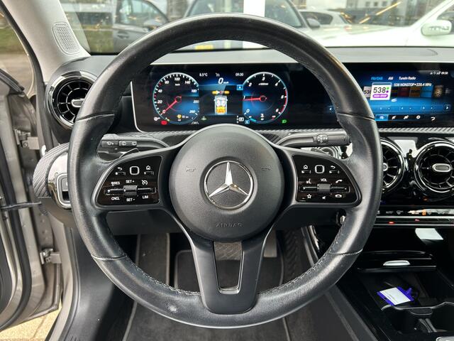 Mercedes-Benz A-KLASSE 180 d Business Solution 50% deal 10.975,- ACTIE Widescreen / Stoel verwarming / LED / Camera