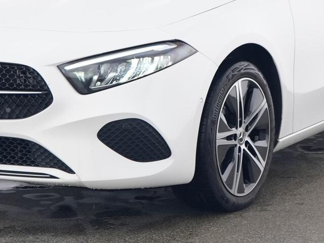 Mercedes-Benz A-KLASSE 250 e Plug-In Hybride | Panorama Schuif-Kanteldak | Night Pakket | 11 kW Laden | Stuur en Stoelverwarming | Inclusief 24 maanden MB Certified garantie voor Europa.