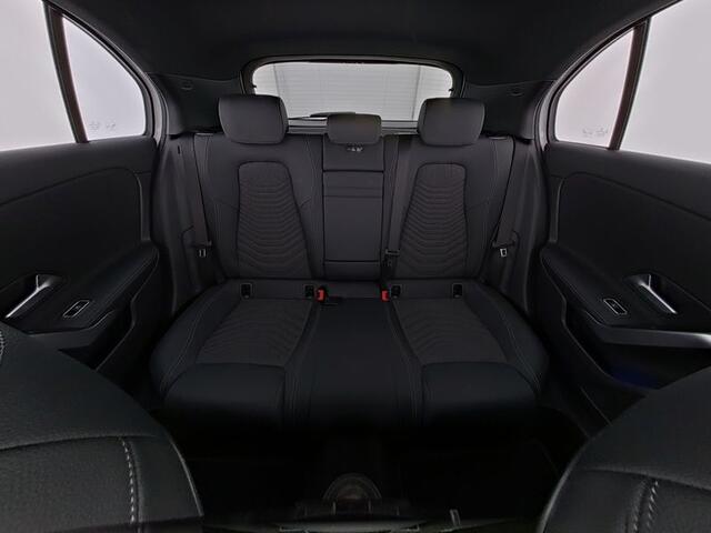 Mercedes-Benz A-KLASSE 250 e Plug-In Hybride | Panorama Schuif-Kanteldak | Night Pakket | 11 kW Laden | Stuur en Stoelverwarming | Inclusief 24 maanden MB Certified garantie voor Europa.