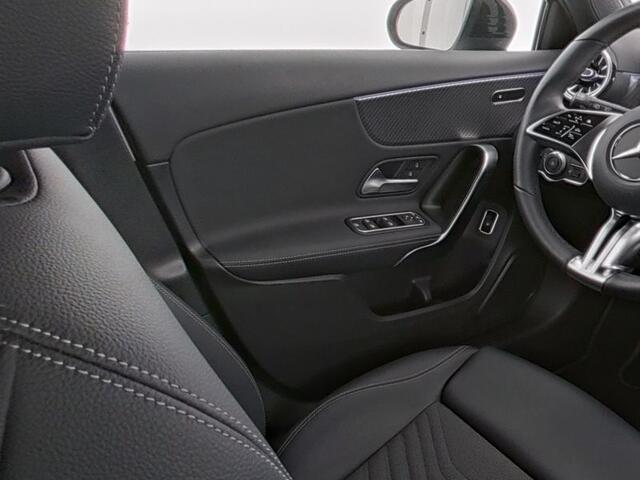 Mercedes-Benz A-KLASSE 250 e Plug-In Hybride | Panorama Schuif-Kanteldak | Night Pakket | 11 kW Laden | Stuur en Stoelverwarming | Inclusief 24 maanden MB Certified garantie voor Europa.